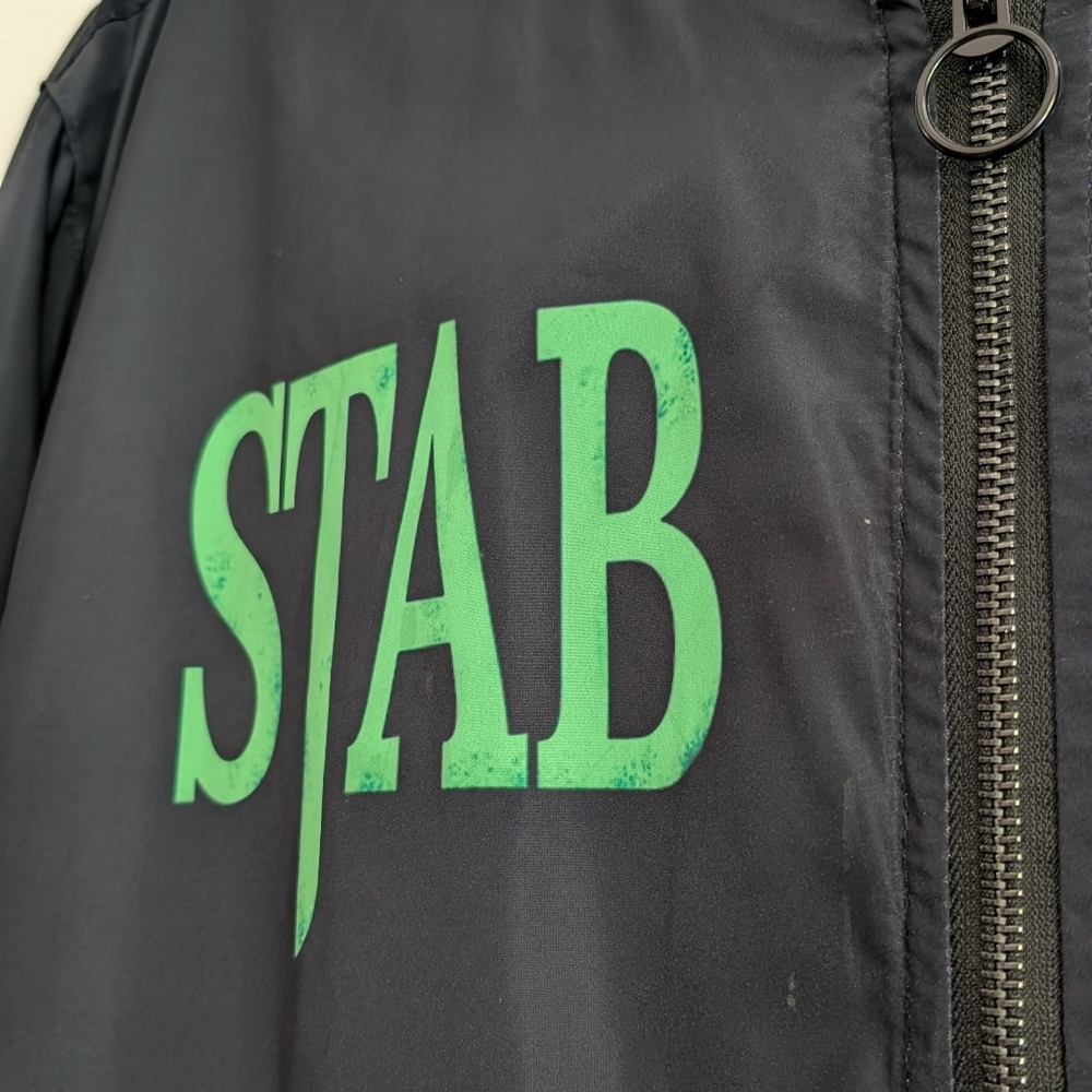 🎬 Rare Little Shop of Gore "STAB" Scream Horror Bomber Jacket - Men's XL - Picture 3 of 7